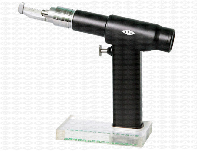 Scie sternale (pour chirurgie traumatologique)